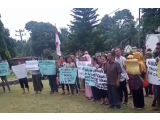 DPRD Simalungun dan Pangulu Salahkan Warga Demo ke Kantor Camat Hatonduhan