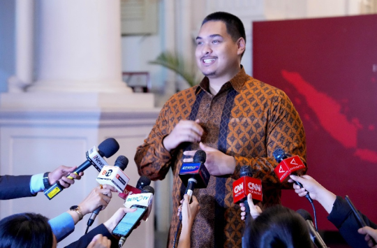 Menpora RI Dito Ariotedjo saat memberikan keterangan pers