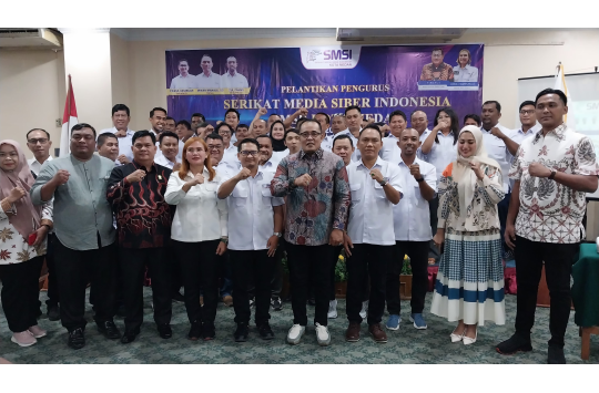 Pengurus SMSI Kota Medan foto bersama usai dilantik